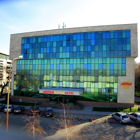 Astra Hotel الماتي المظهر الخارجي الصورة