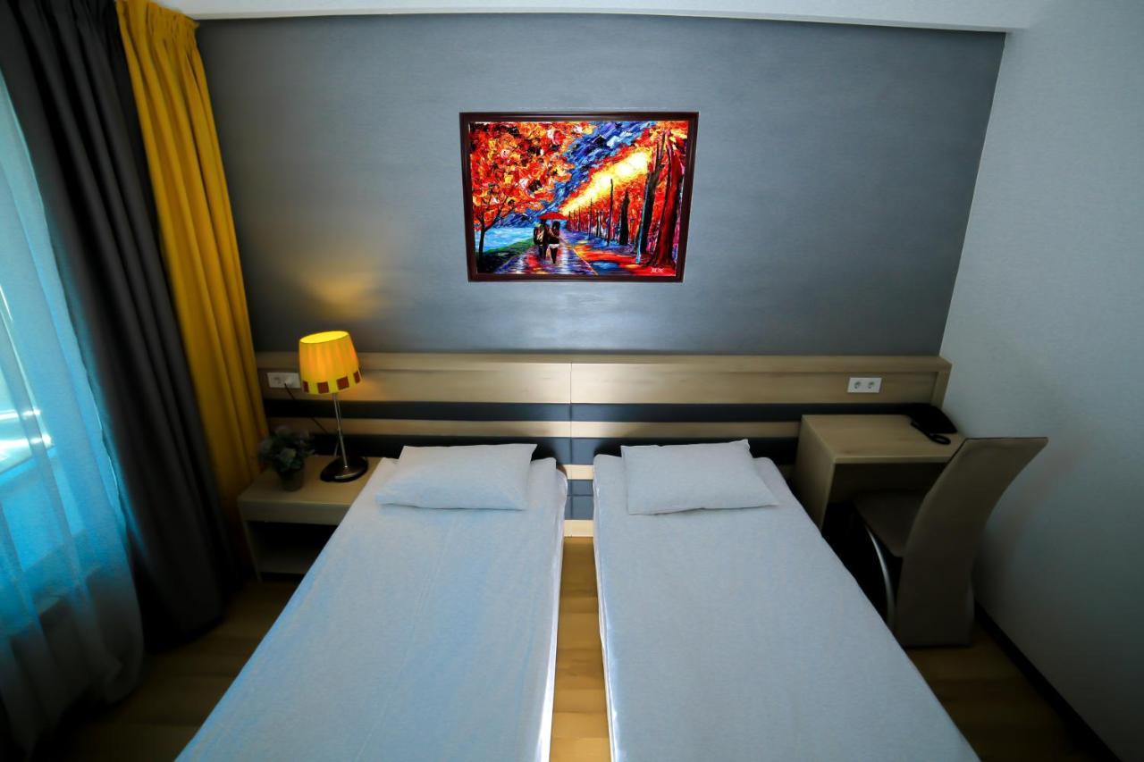 Astra Hotel الماتي المظهر الخارجي الصورة