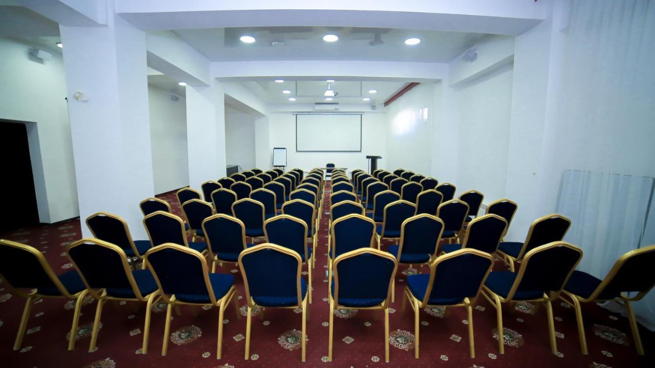 Astra Hotel الماتي المظهر الخارجي الصورة