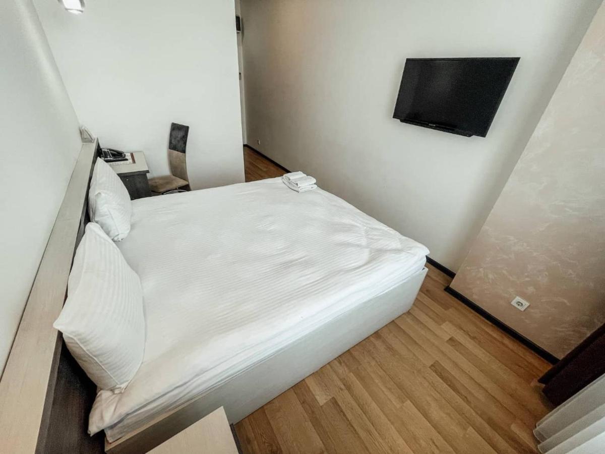 Astra Hotel الماتي المظهر الخارجي الصورة