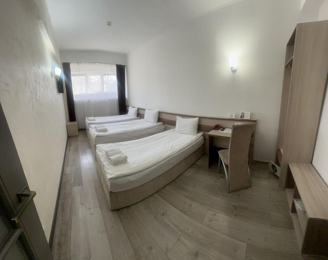 Astra Hotel الماتي المظهر الخارجي الصورة