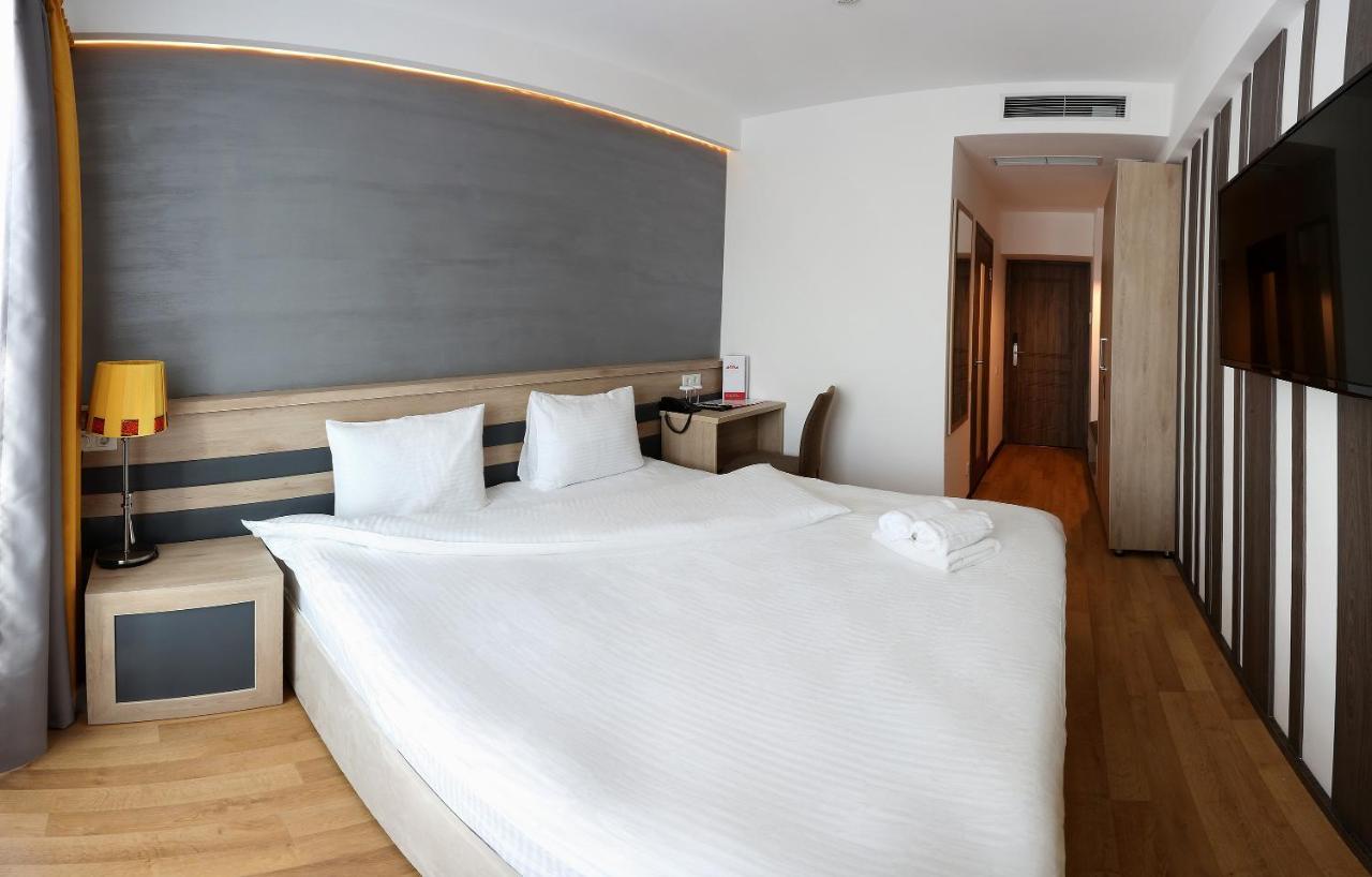 Astra Hotel الماتي المظهر الخارجي الصورة