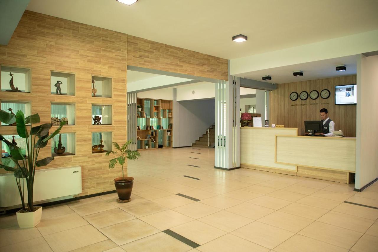 Astra Hotel الماتي المظهر الخارجي الصورة