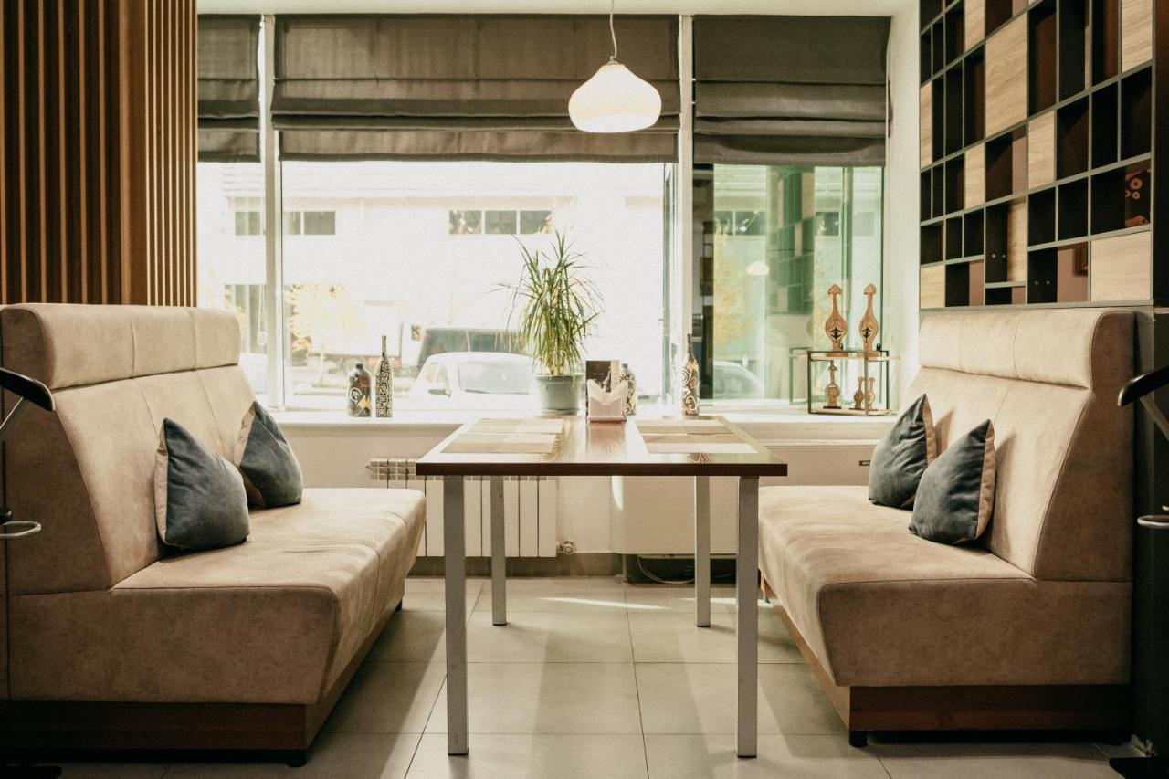 Astra Hotel الماتي المظهر الخارجي الصورة